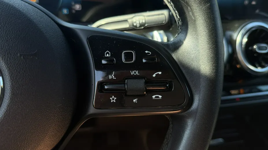 MERCEDES-BENZ GLB -