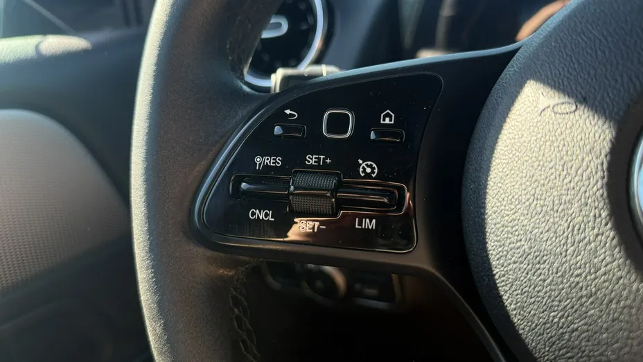 MERCEDES-BENZ GLB -
