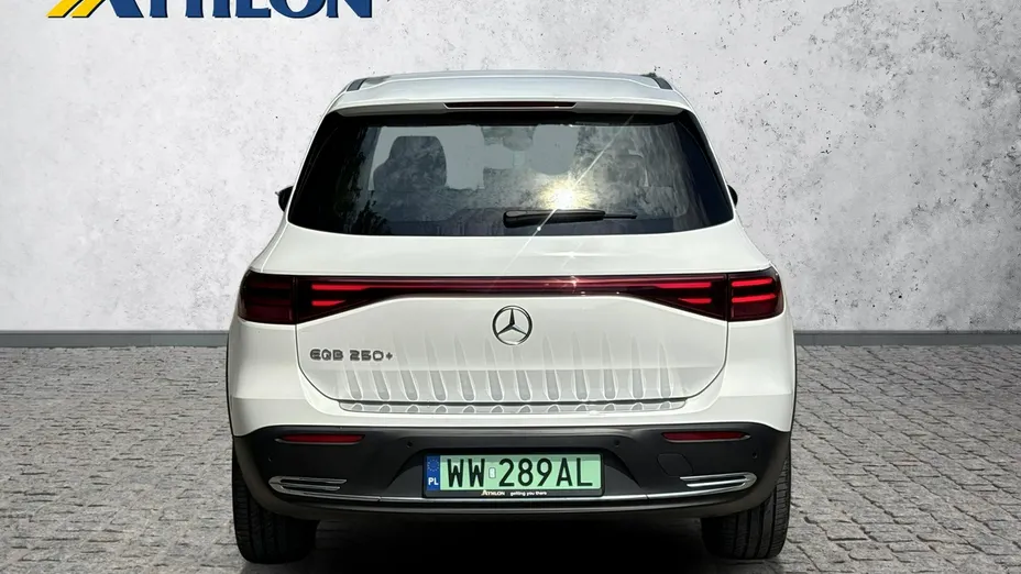 MERCEDES-BENZ EQB -