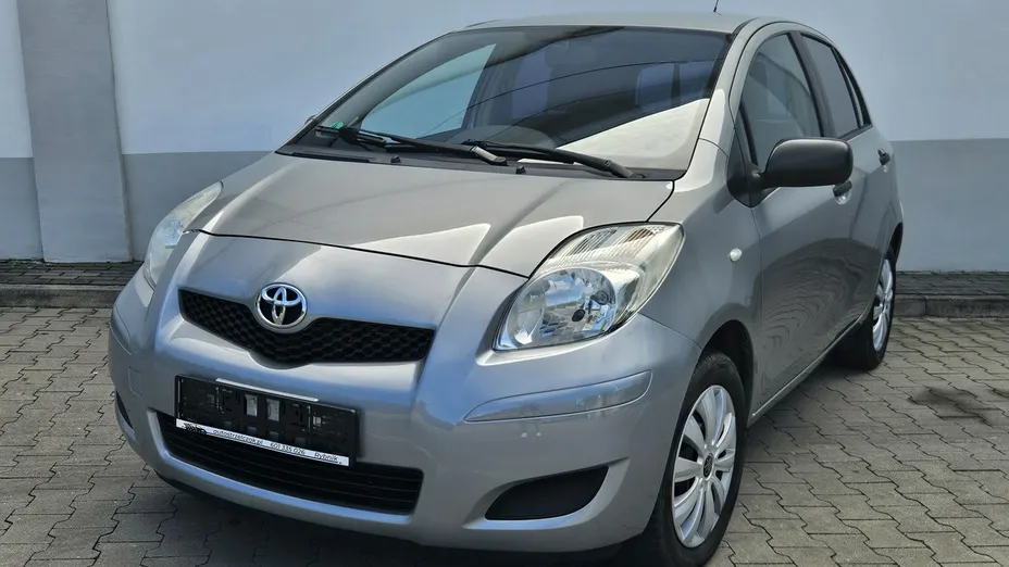 TOYOTA Yaris -