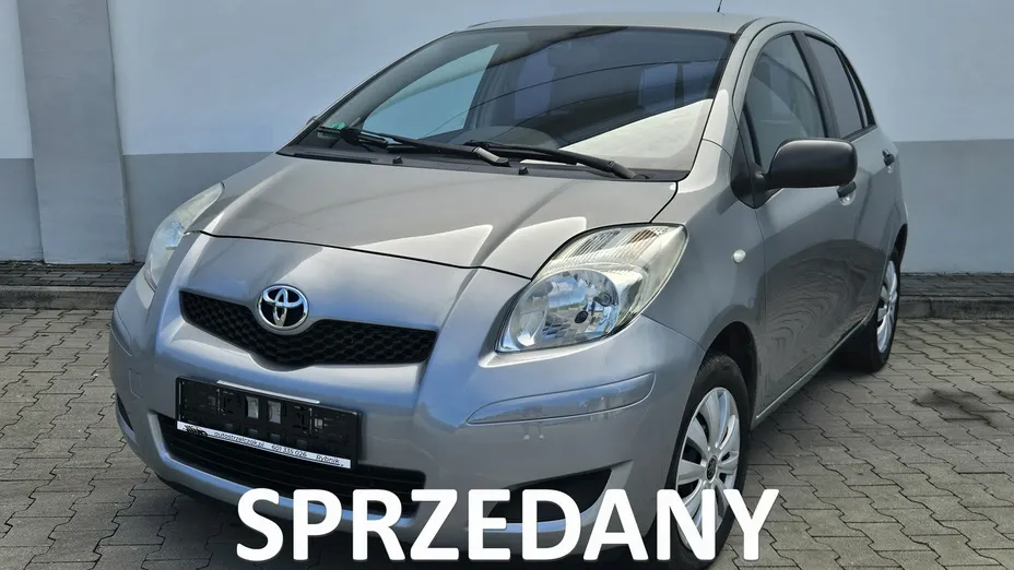 TOYOTA Yaris -