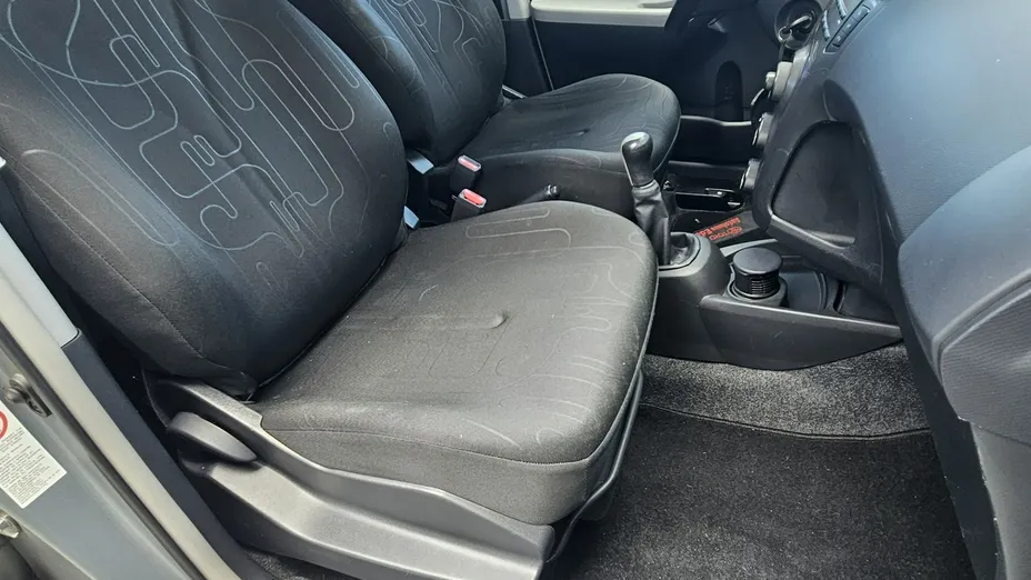 TOYOTA Yaris -