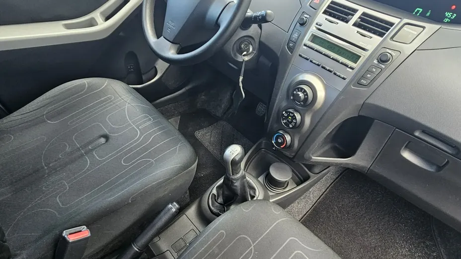 TOYOTA Yaris -
