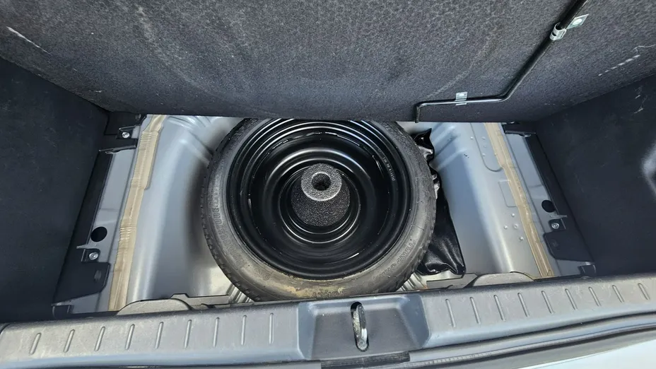 TOYOTA Yaris -