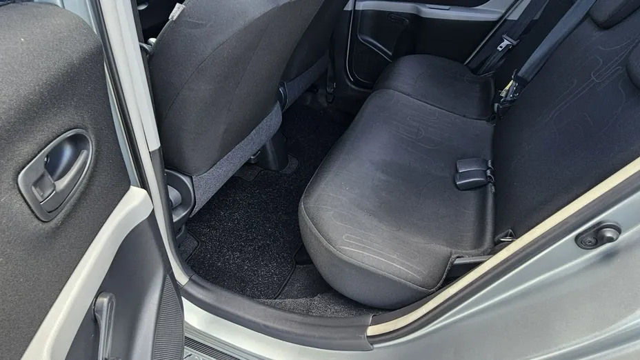 TOYOTA Yaris -
