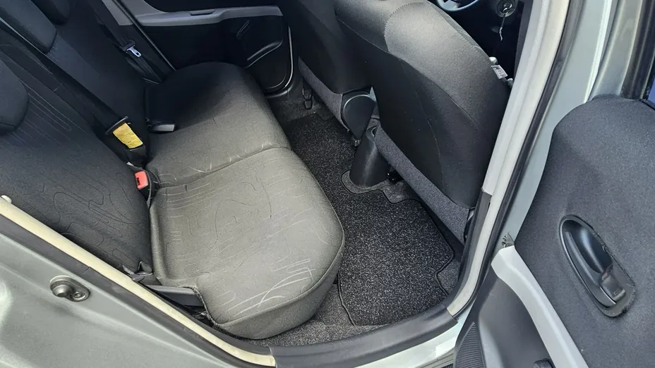 TOYOTA Yaris -