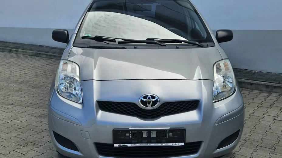 TOYOTA Yaris -