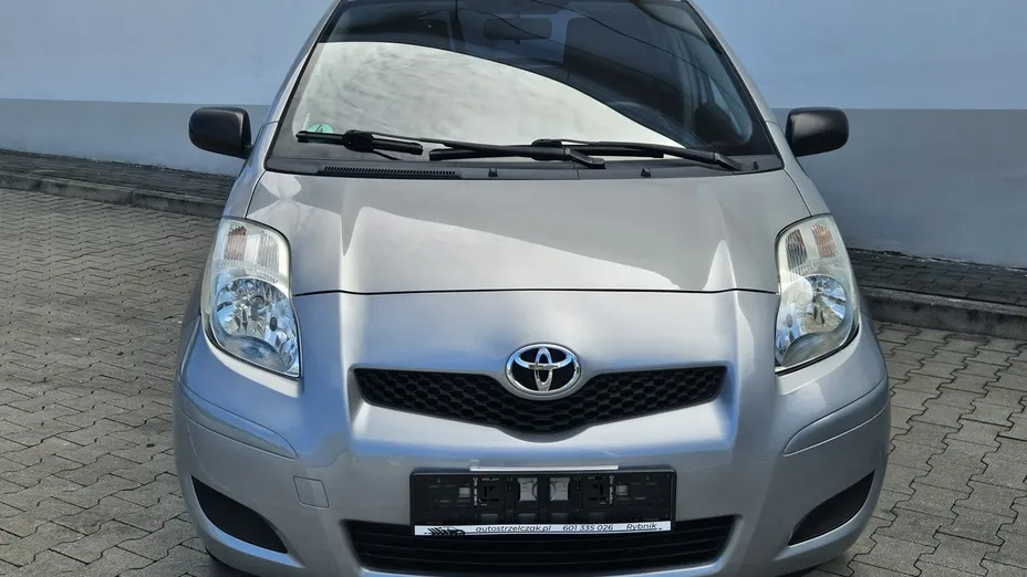TOYOTA Yaris -