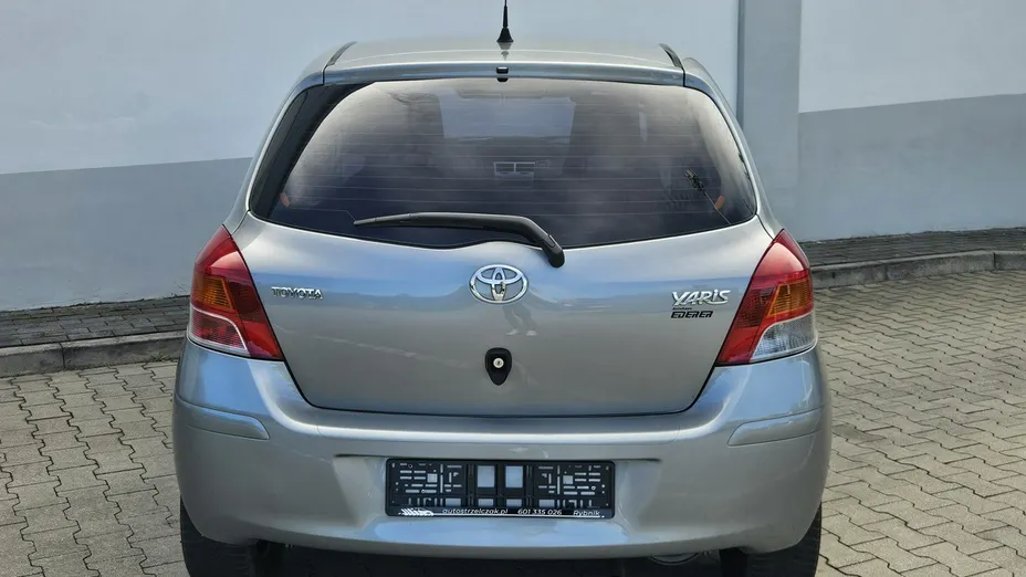 TOYOTA Yaris -