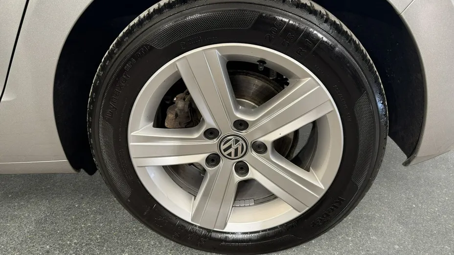 VOLKSWAGEN Golf Sportsvan -