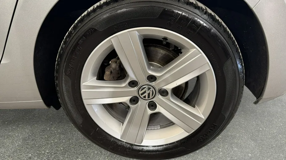 VOLKSWAGEN Golf Sportsvan -