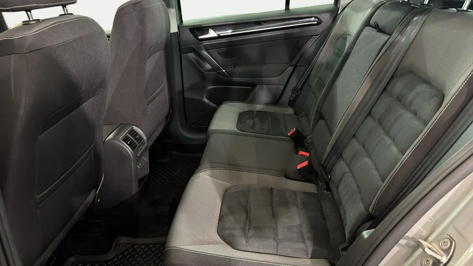 VOLKSWAGEN Golf Sportsvan -