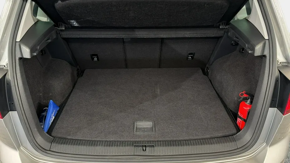 VOLKSWAGEN Golf Sportsvan -