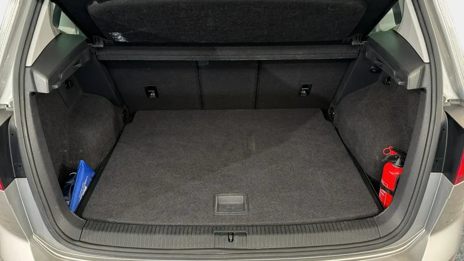 VOLKSWAGEN Golf Sportsvan -