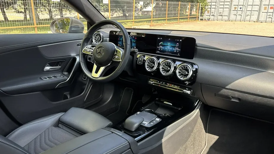 MERCEDES-BENZ CLA -