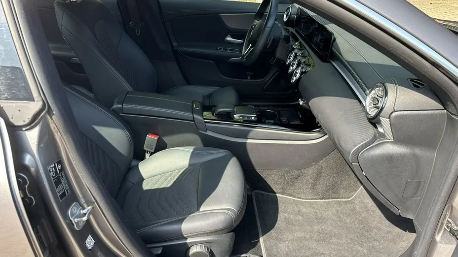 MERCEDES-BENZ CLA -