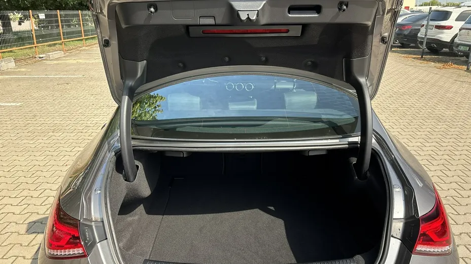 MERCEDES-BENZ CLA -