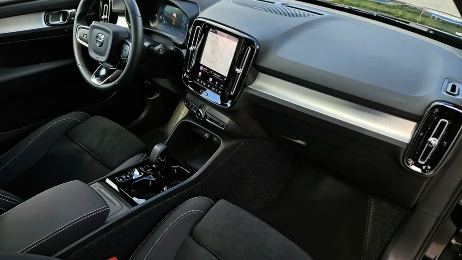 VOLVO XC40 -