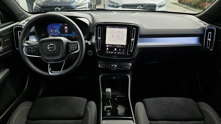 VOLVO XC40 -