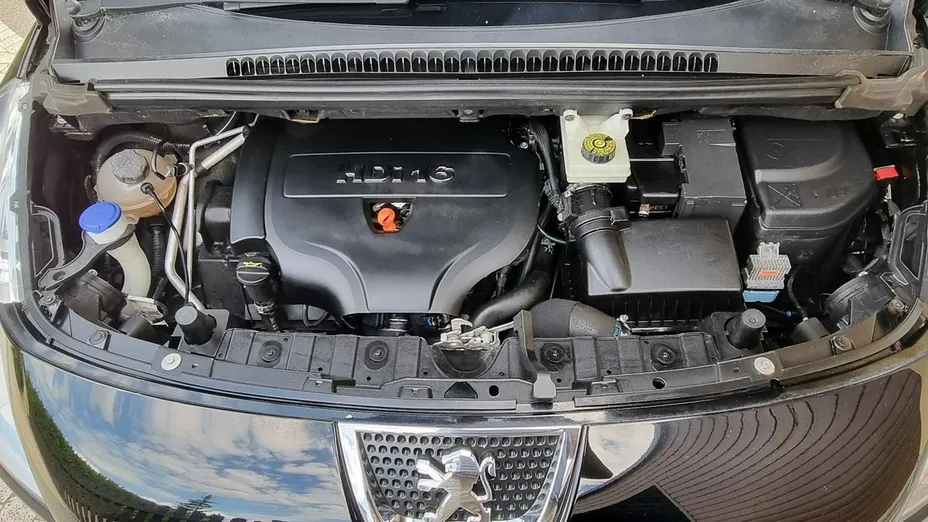 PEUGEOT 3008 -