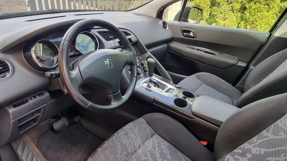 PEUGEOT 3008 -