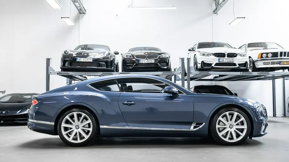 BENTLEY Continental -