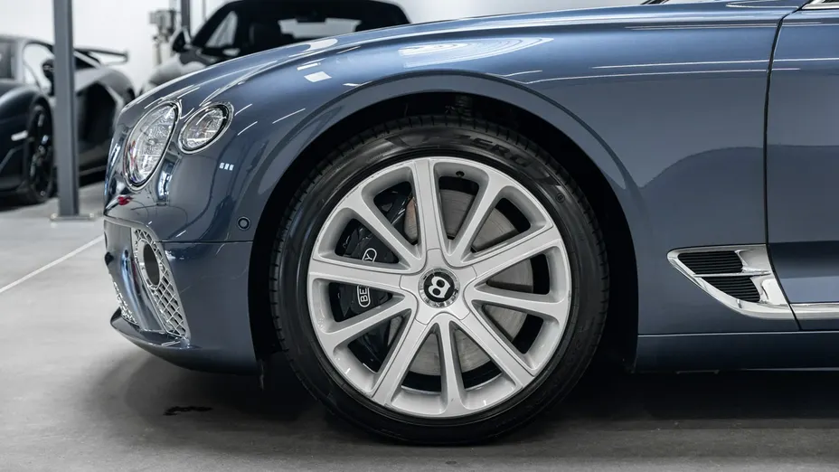 BENTLEY Continental -
