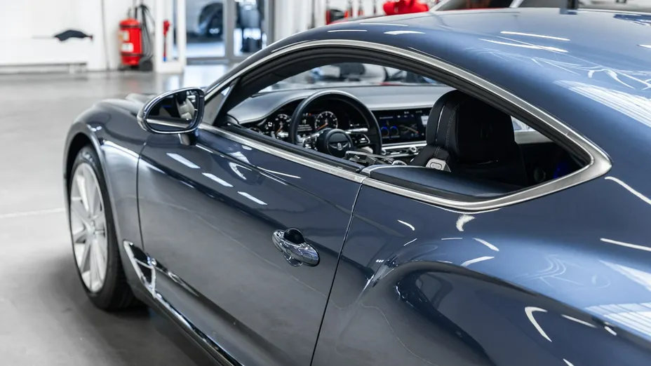 BENTLEY Continental -