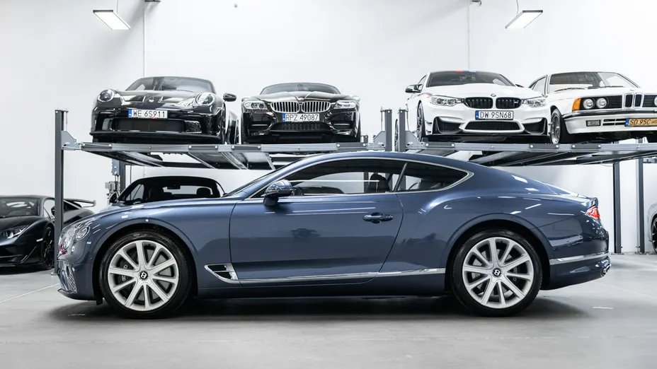 BENTLEY Continental -