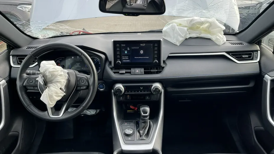 TOYOTA RAV4 -