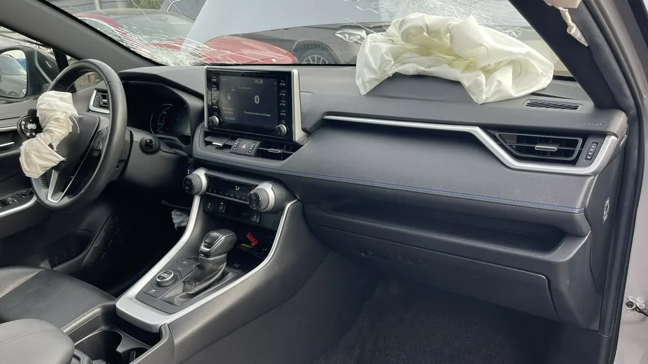 TOYOTA RAV4 -