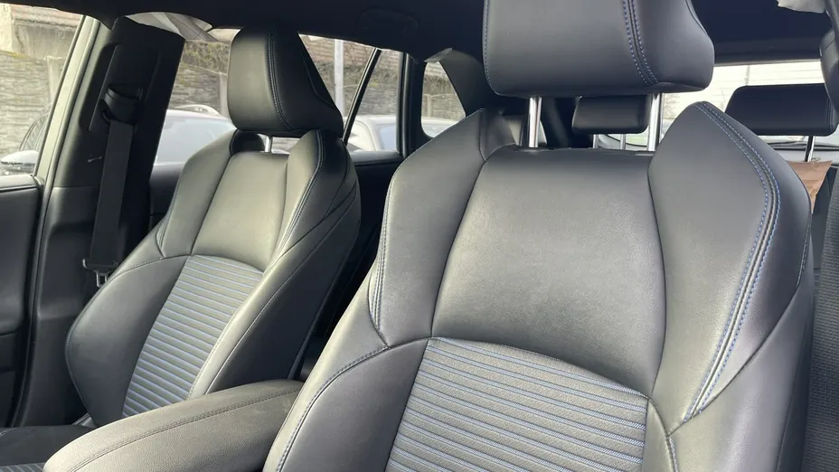 TOYOTA RAV4 -