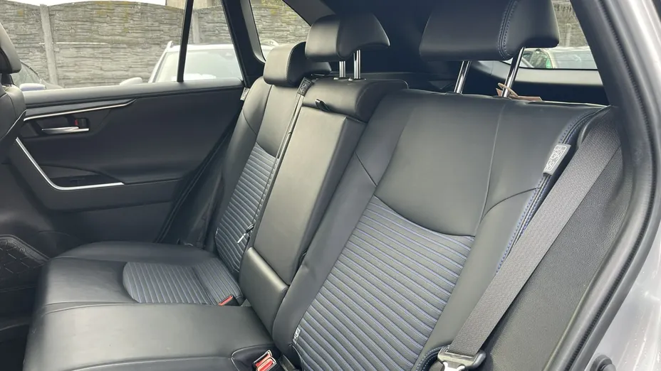 TOYOTA RAV4 -