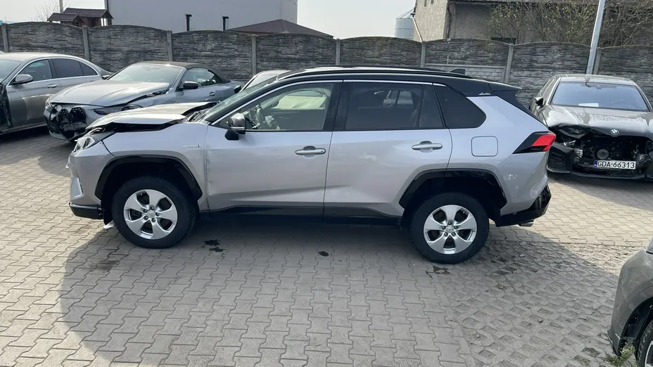 TOYOTA RAV4 -