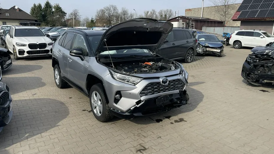 TOYOTA RAV4 -