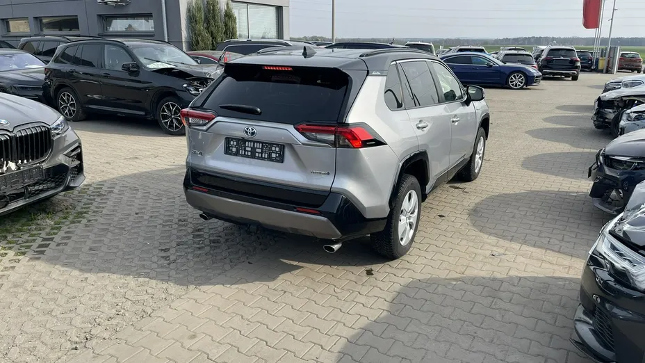 TOYOTA RAV4 -
