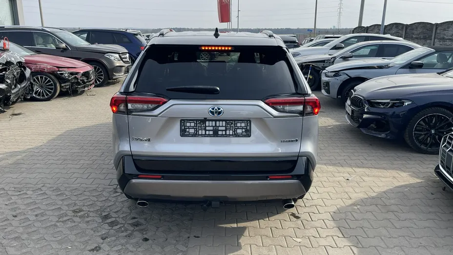 TOYOTA RAV4 -