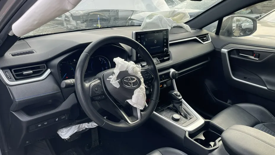 TOYOTA RAV4 -