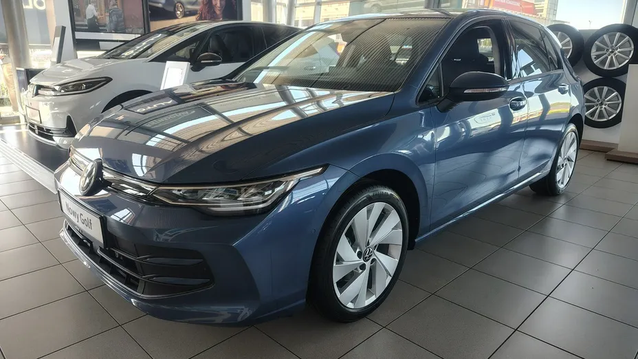VOLKSWAGEN Golf -