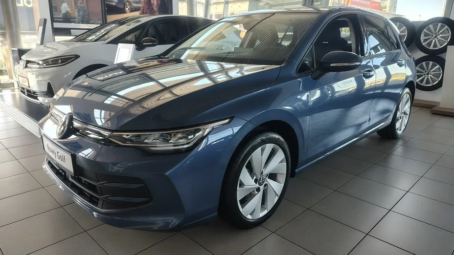 VOLKSWAGEN Golf -