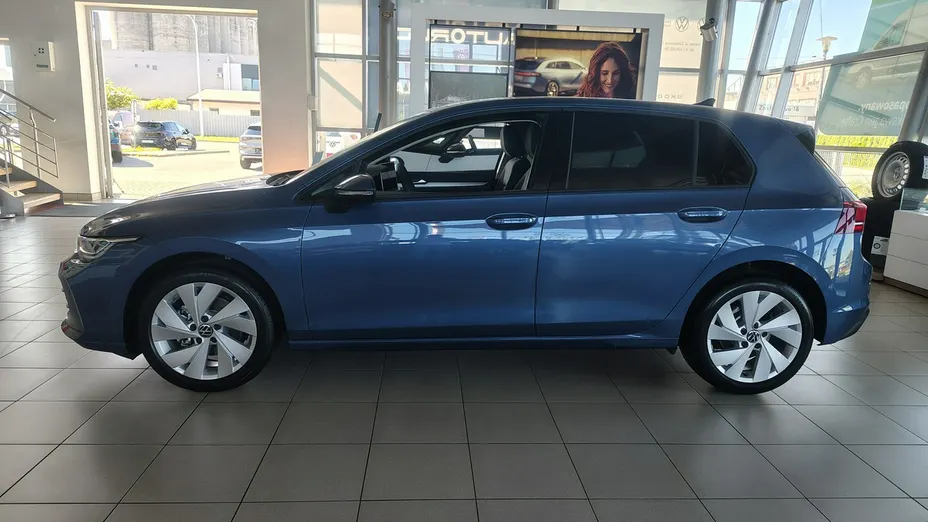 VOLKSWAGEN Golf -