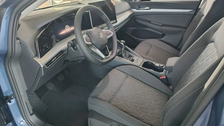 VOLKSWAGEN Golf -
