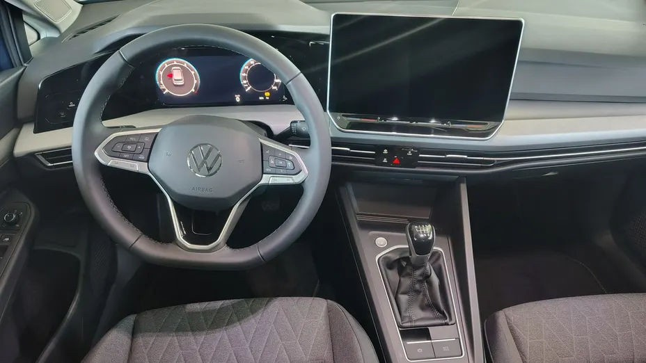 VOLKSWAGEN Golf -