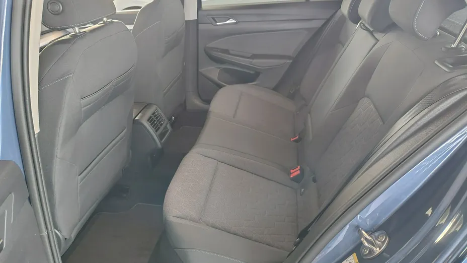 VOLKSWAGEN Golf -