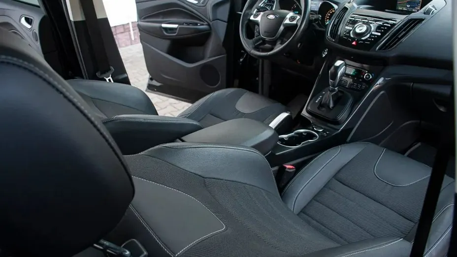 FORD Kuga -