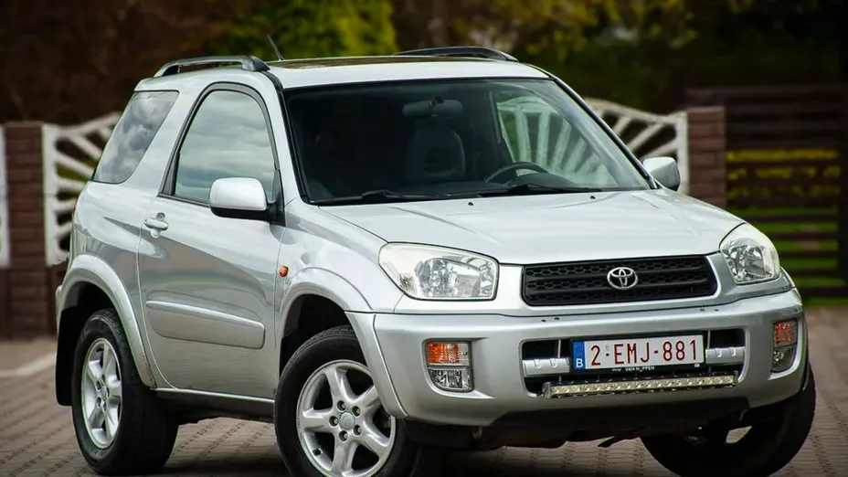 TOYOTA RAV4 -