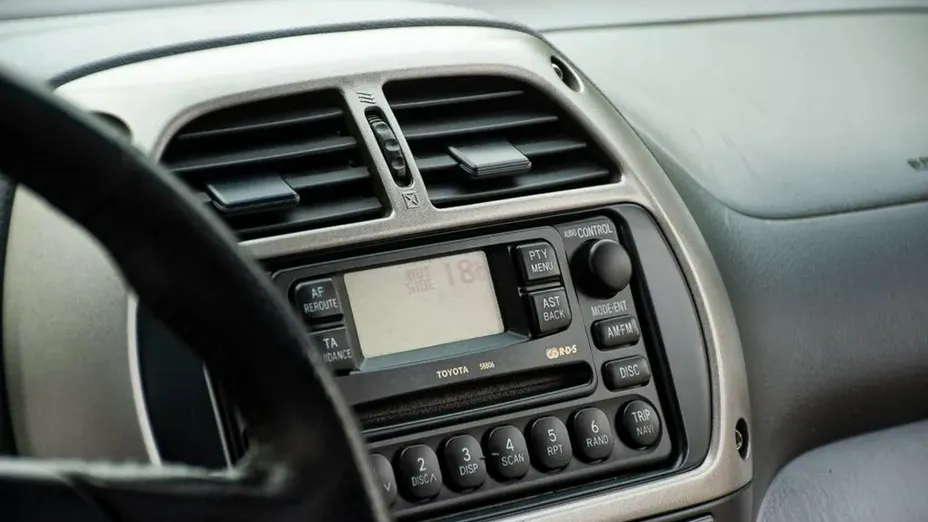 TOYOTA RAV4 -