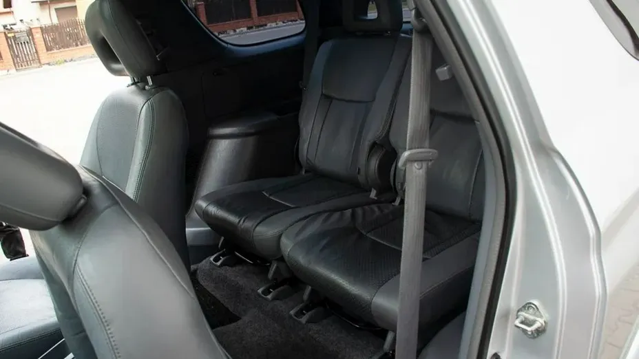 TOYOTA RAV4 -