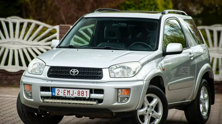 TOYOTA RAV4 -