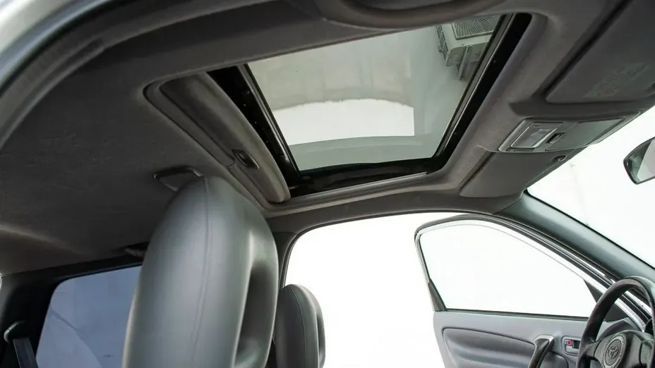 TOYOTA RAV4 -